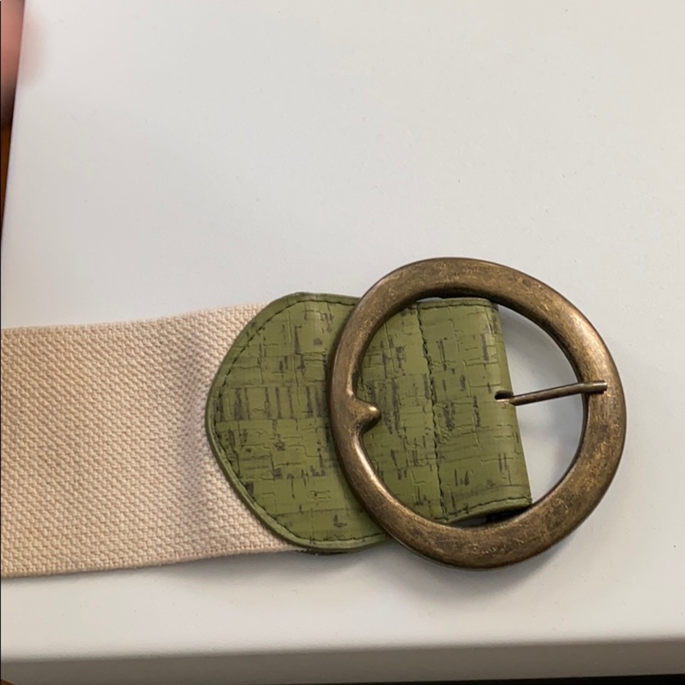 Beautiful cloth & green tight belt!